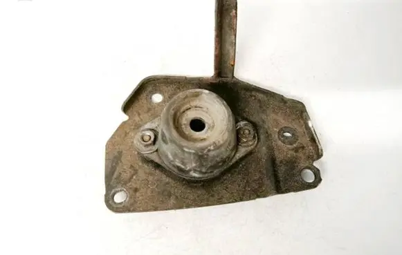 Peugeot 308 Engine mounting bracket