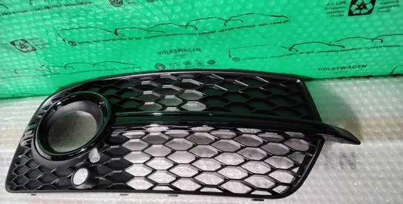 Audi Q5 SQ5 Front fog light trim/grill 8R0807682N 8R0807682