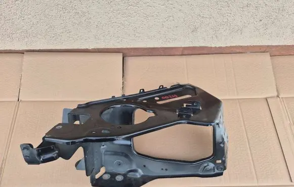 Lynk u0026 co 09 Headlight/headlamp mounting bracket 8888122657