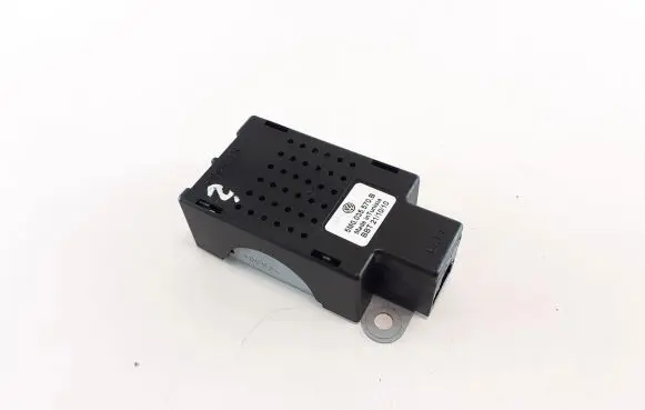 Volkswagen Golf VI Aerial antenna amplifier 5M0035570B