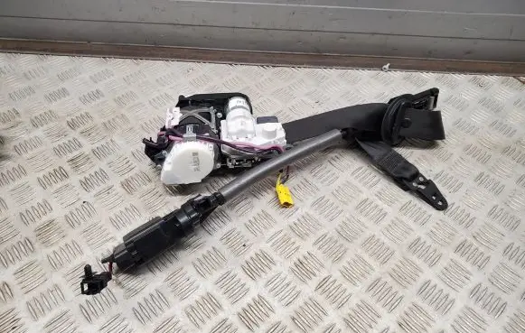 Audi A8 S8 D4 4H Front seatbelt 4H0857706 4H0857833