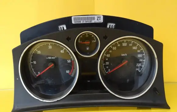 Opel Zafira B Speedometer (instrument cluster) 13225980ZT