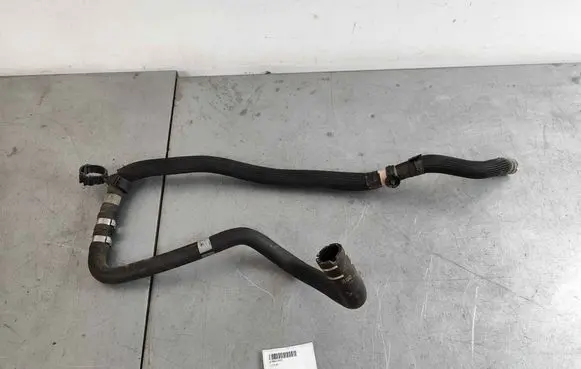 Engine coolant pipe/hose
