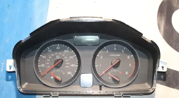 Volvo C70 Speedometer (instrument cluster) 31254778
