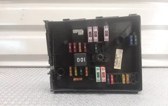 Skoda Octavia Mk2 (1Z) Fuse module 1K0937125D