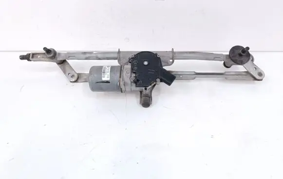 Chrysler Town & Country V Front wiper linkage and motor 05113043AD W000011423