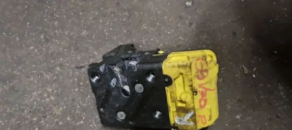 Volvo V70 Front door lock
