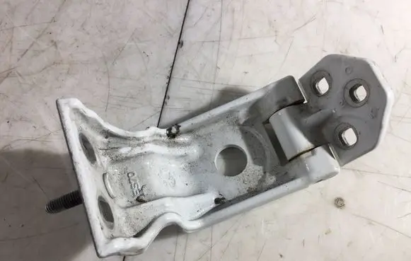 Opel Movano B Rear door upper hinge 844000013R
