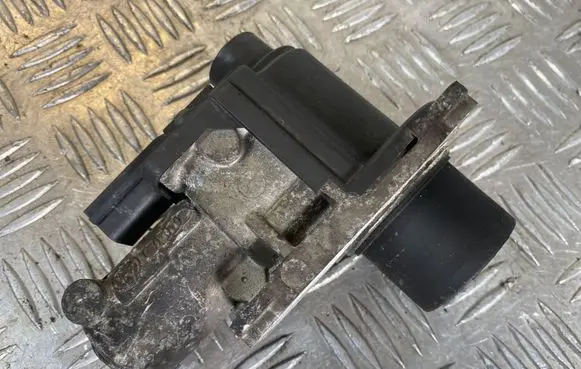 Volkswagen PASSAT B6 EGR valve 03G131501N 70067803