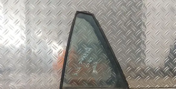 Rear vent window glass