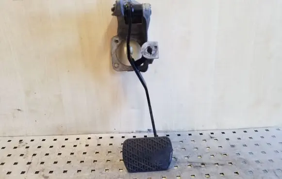 Mercedes-Benz CLS C219 Brake pedal A2112941001