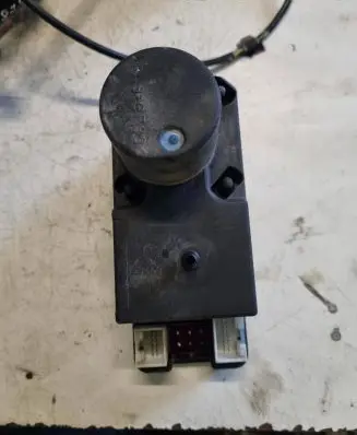 Audi 80 90 S2 B4 Central locking vacuum pump 4A0862257F