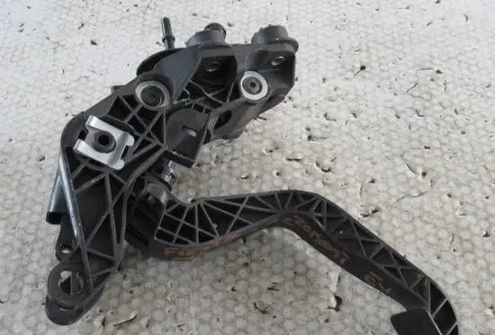 Ford Fiesta Accelerator throttle pedal AY117B633GC