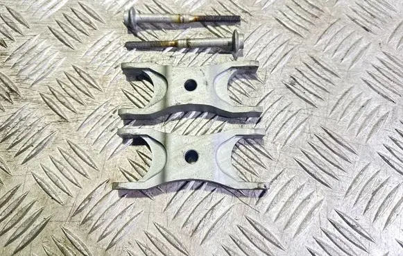 Volkswagen PASSAT B7 Fuel Injector clamp holder 03L216A