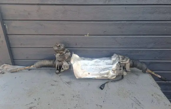 Volkswagen Touran I Steering rack 1K1423105B