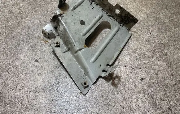 Opel Movano B Fender mounting bracket 03D25312R