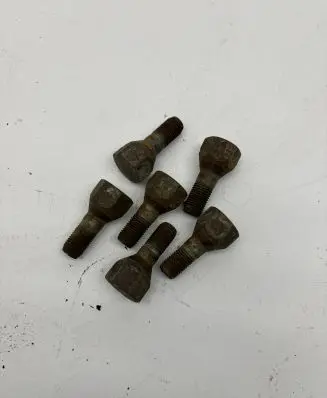 Iveco Daily 35.8 - 9 Nuts/bolts 