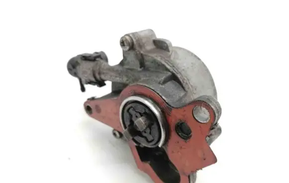 Nissan X-Trail T31 Vacuum pump 472458A