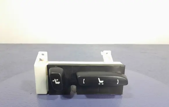 Lexus IS 220D-250-350 Seat heating switch 18A197