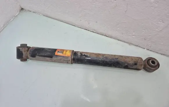 Nissan Qashqai+2 Rear shock absorber/damper 