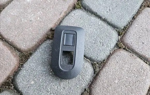 Opel Mokka B Glove box central console 9860472180