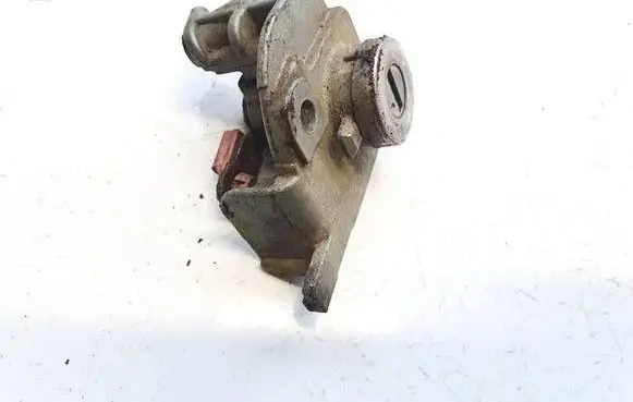 Mazda 3 I Front door lock (next to the handle) M72