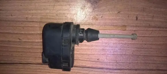 Headlight level adjustment motor