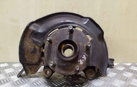 Toyota Avensis T270 Front wheel hub
