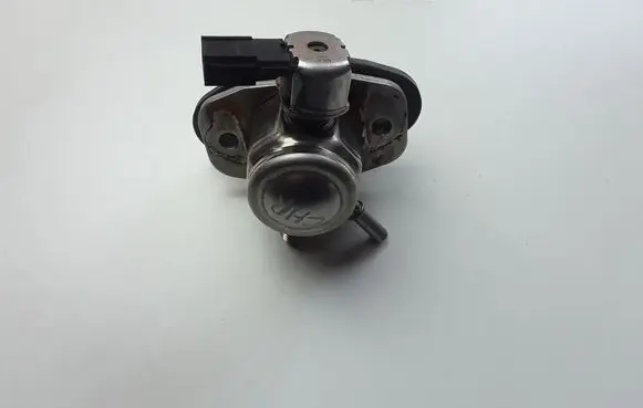 Toyota C-HR I Fuel injection high pressure pump 2310147010