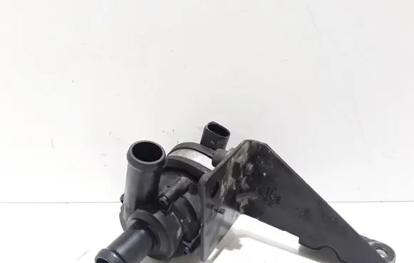 Volkswagen Touareg I Water pump 7L0985561