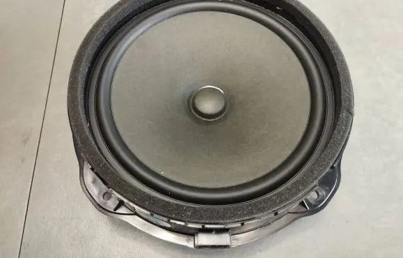 Audi Q2 - Front door speaker 8V0035415D