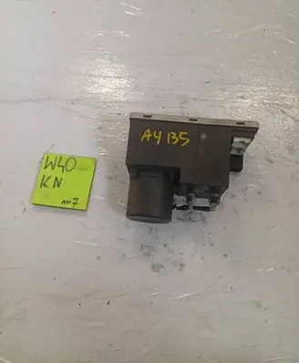 Audi A4 S4 B5 8D Central locking vacuum pump 1212123