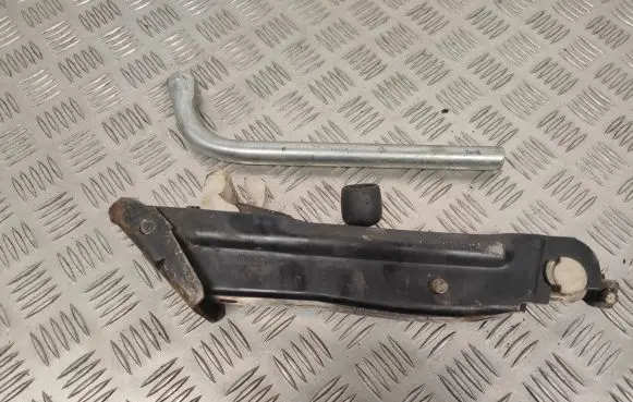 Audi A4 S4 B7 8E 8H Lift Jack 8A0011031D