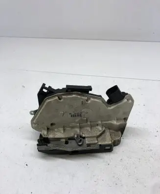 Volkswagen PASSAT CC Rear door lock 5N0839015C