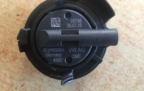 Volkswagen Golf VII Airbag deployment crash/impact sensor 5Q0959354