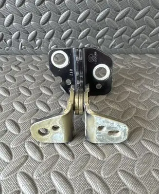 Chrysler Pacifica Front door upper hinge 1120038