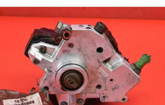 Volvo S80 Fuel injection high pressure pump 30756125