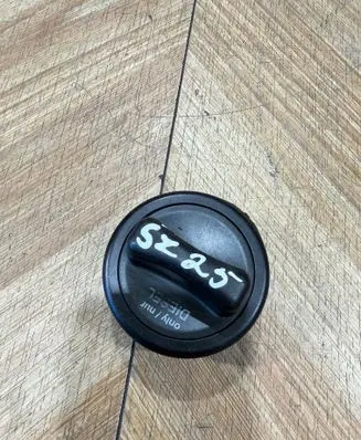 Mercedes-Benz E W211 Fuel tank filler cap A2204700705