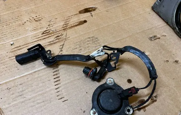 Cadillac Escalade Camshaft position sensor 