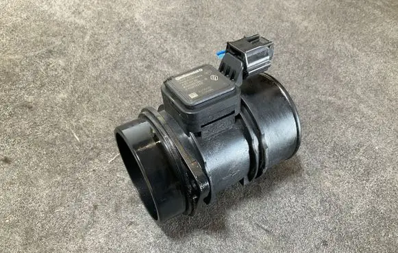 Nissan Juke I F15 Mass air flow meter 5WK97021 8200702517 8200682558