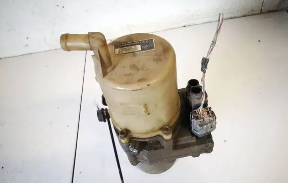 Mazda 3 II Power steering pump 102020852