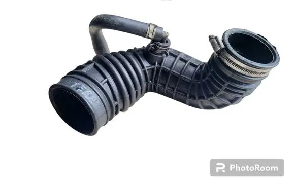Nissan Terrano Turbo air intake inlet pipe/hose 165787F000