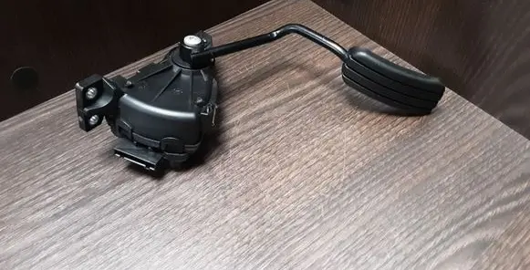 Nissan Primastar Accelerator throttle pedal 7700313060