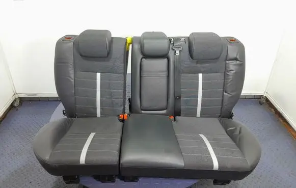 Ford Kuga I Second row seats 