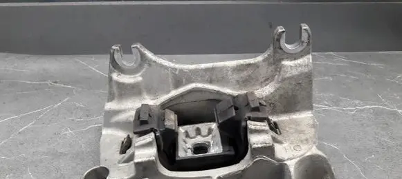 Renault Megane III Gearbox mounting bracket 8200013905