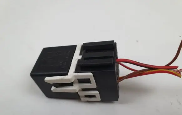 Mercedes-Benz B W245 Hazard warning light relay A0025421319