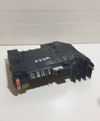 Mercedes-Benz S W221 Fuse box set 2215400850