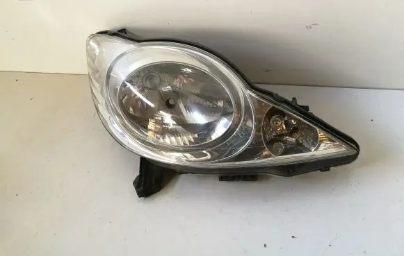 Peugeot 107 Headlight/headlamp 811100H030