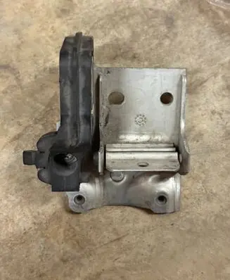 BMW 5 F10 F11 Radiator mount bracket 7186513 7207151