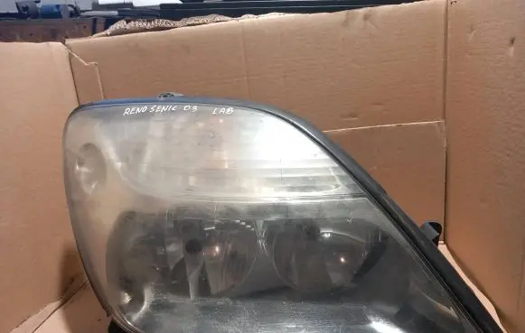 Renault Scenic I Headlight/headlamp 7700432097